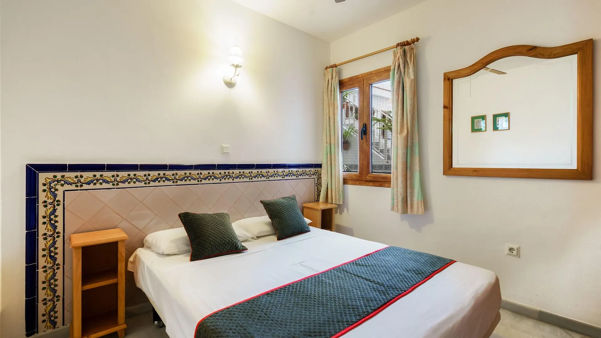 Apartamentos Pepe Mesa Nerja Spain
